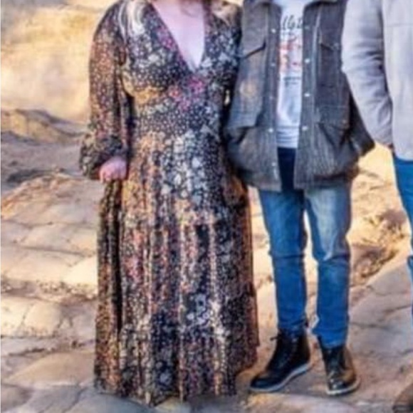 Boutique floral tiered long-sleeve dress - boho style - Picture 3 of 4